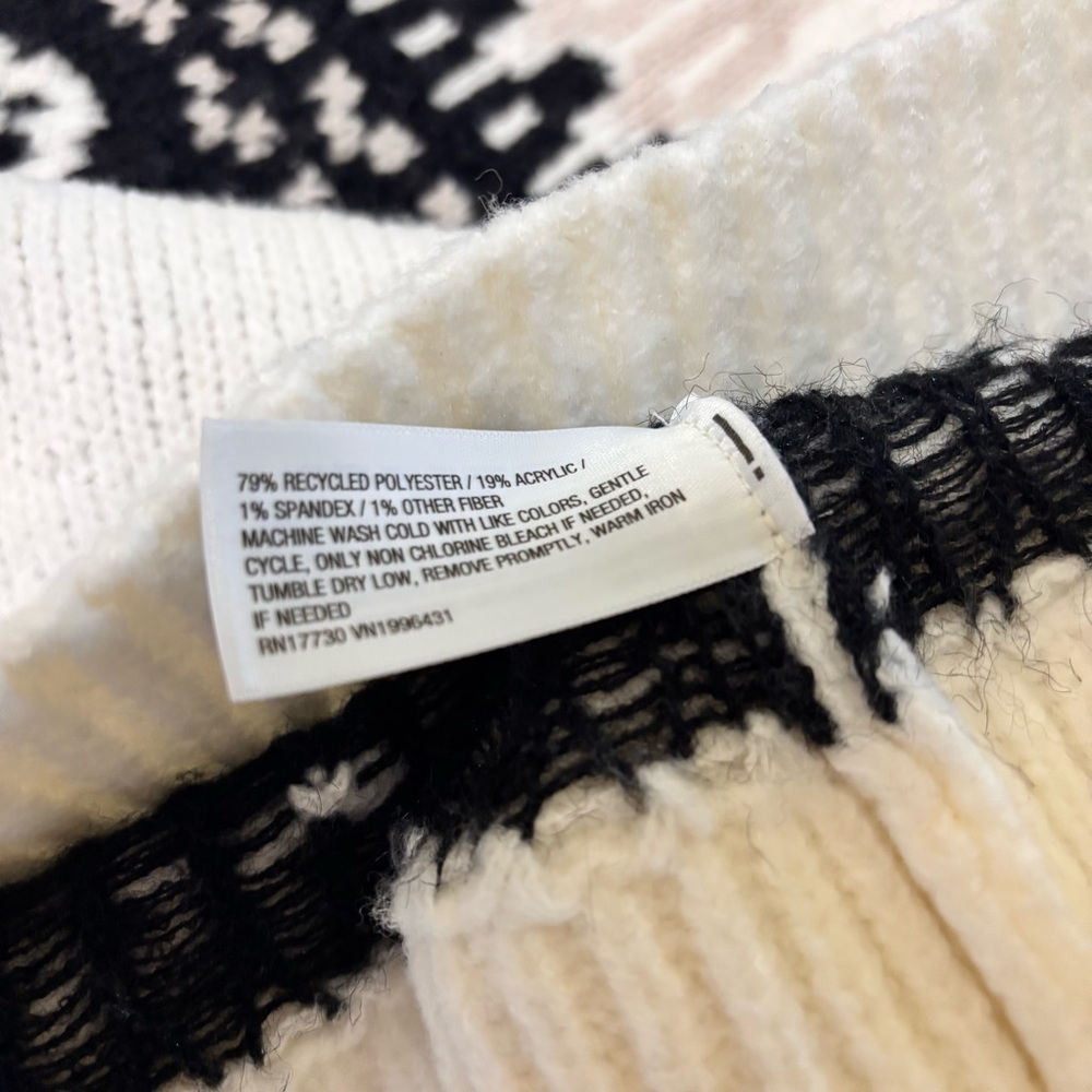 Universal Thread Black and Cream Turtleneck Sweater - Picture 8 of 11
